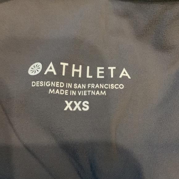 Grey leggings with mesh on bottom and pockets on side - Picture 3 of 3